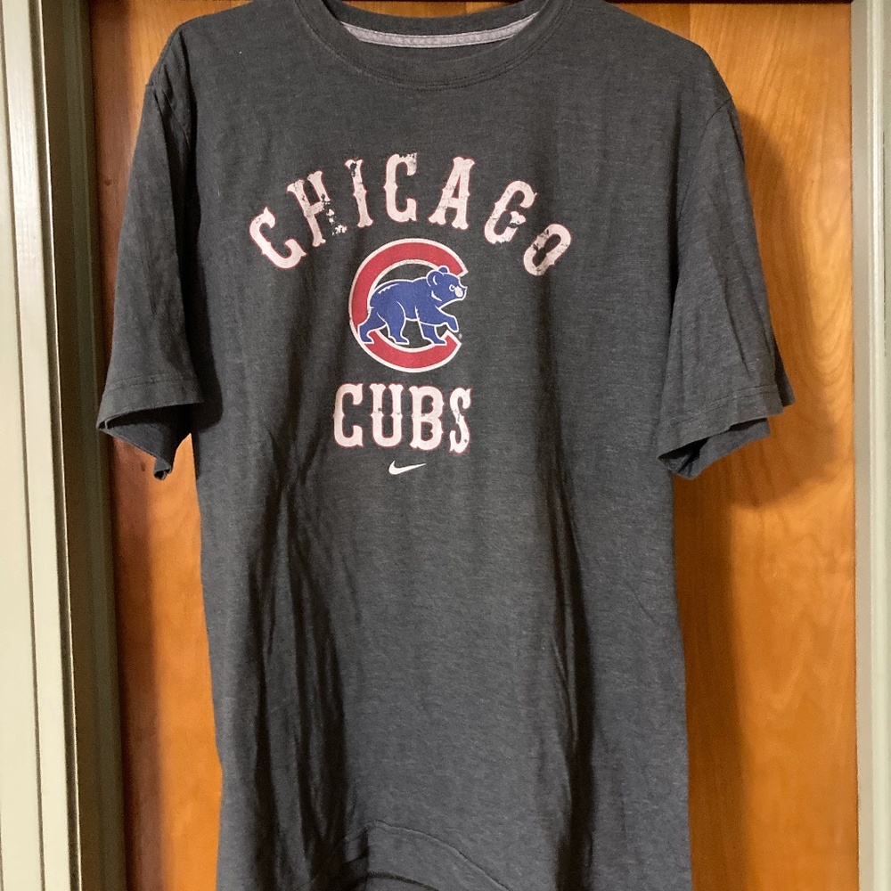 Nike Chicago Cubs Standard Fit Short Sleeve Shirt size XL